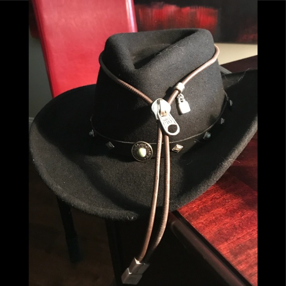 UNO de 50 Jewelry - UNO de 50 Silver Tone Leather Zipper Necklace
